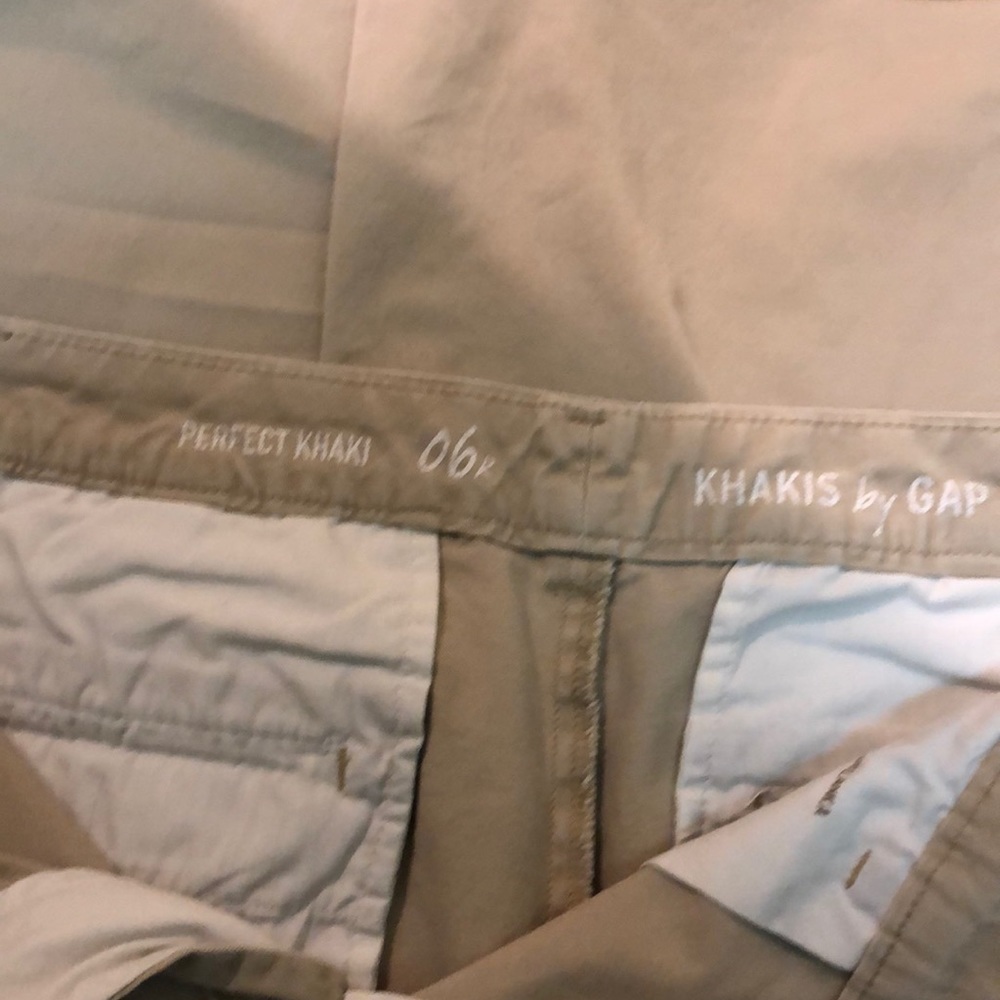GAP perfect khaki pant size 6R - Picture 3 of 3